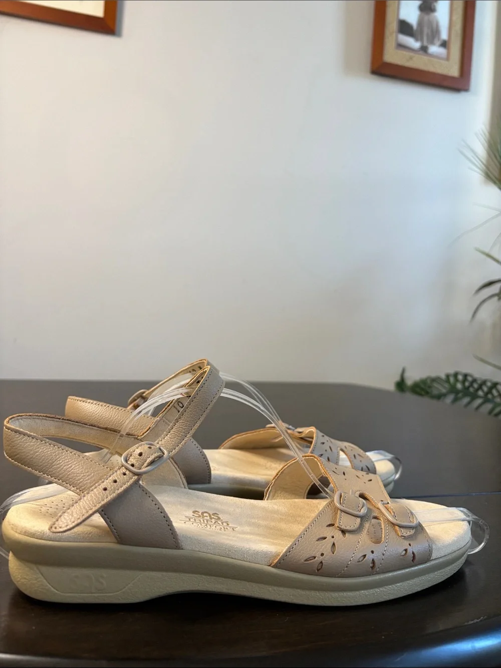 SAS Women's Beige Leather Tripad Comfort Sandals Size 10